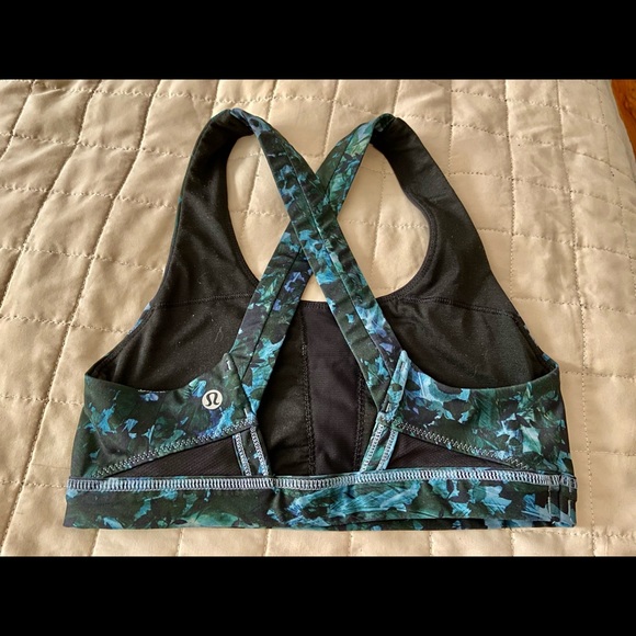 Lululemon sport Bra size 4 - Picture 2 of 3